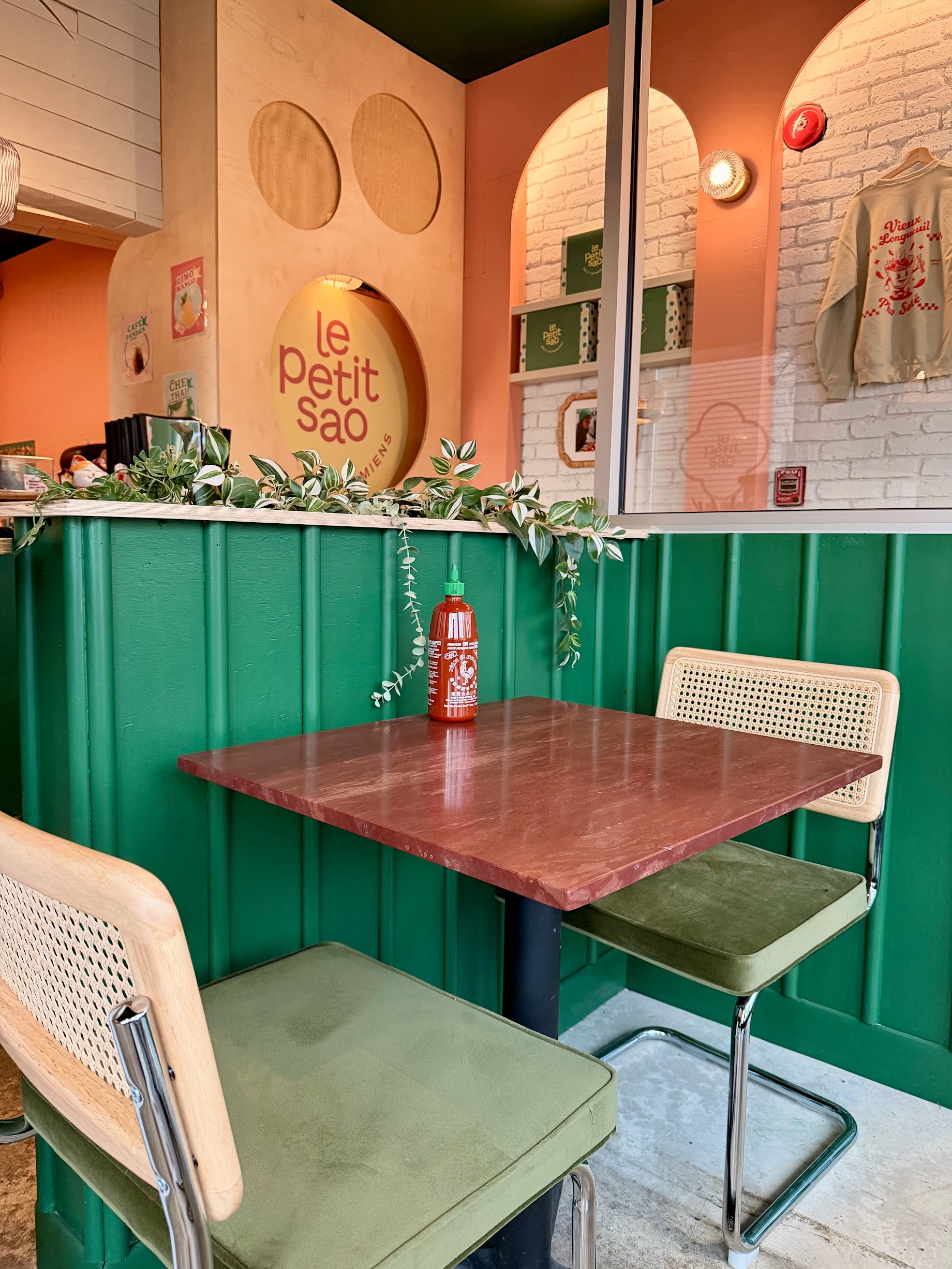 Intérieur du restaurant Le Petit Sao Longueuil